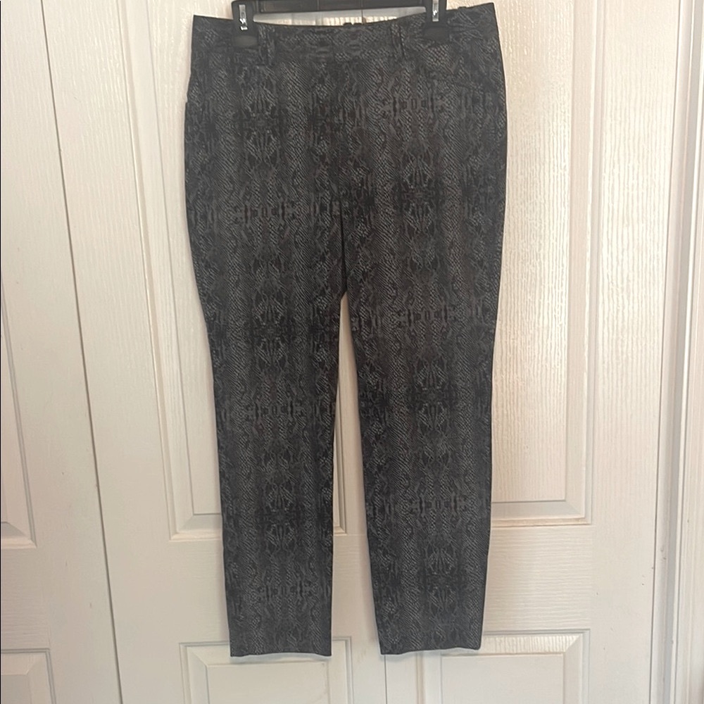 Calvin Klein Women's sz 10 Black Snake Print Cropped Pants